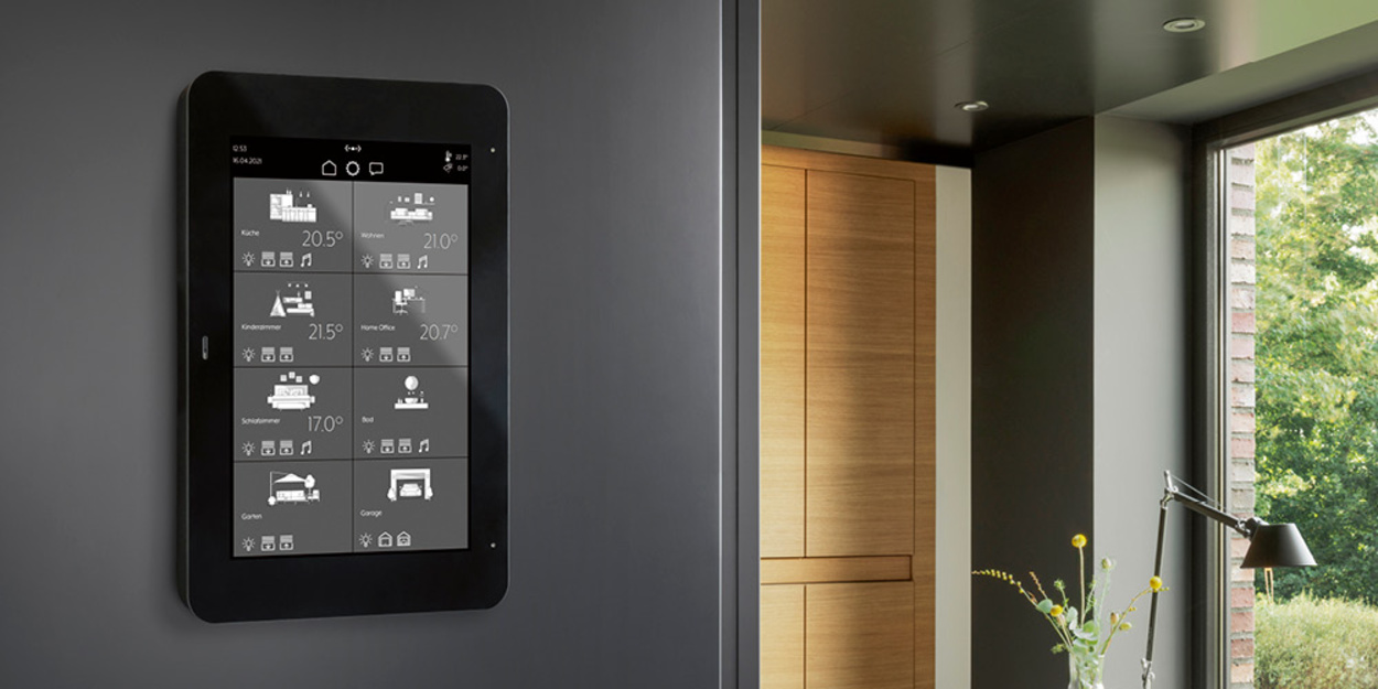 JUNG Smart Panel 8 bei Elektro-Heuser in Herbstein