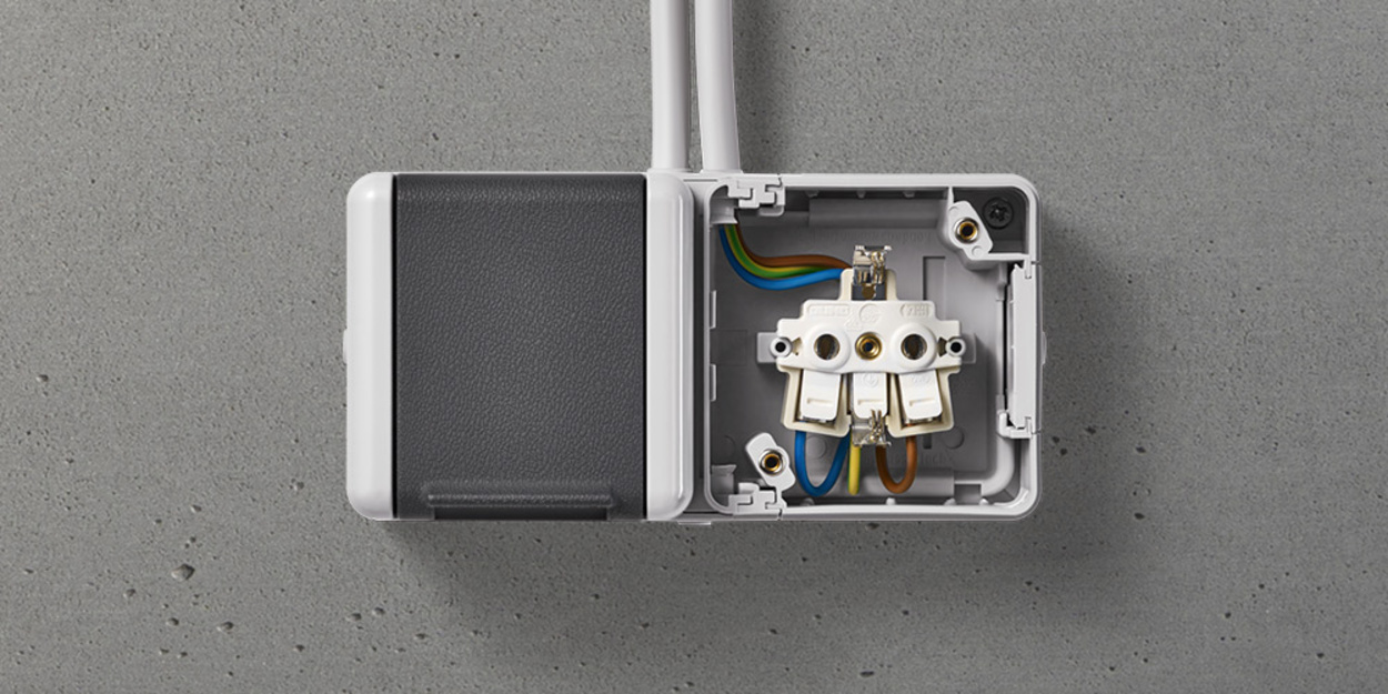 Doppelsteckdose mit Trennsteg bei Elektro-Heuser in Herbstein